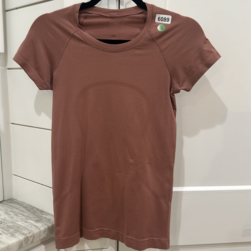 (6089) 🍋 LULULEMON RUN: Swiftly Tech Short Sleeve Crew Sz 4 **LOVED - Picture 4 of 7